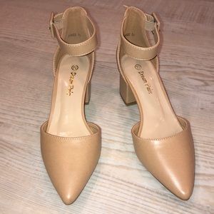 ❗️SOLD❗️Dream Paris Nude Heels size 7.5
